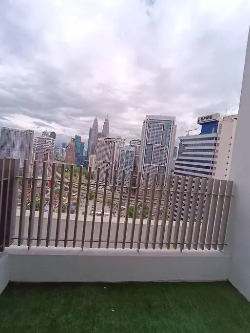 Cl 18A Modern Balcony Klcc View Infinity Pool Apartment Kuala Lumpur