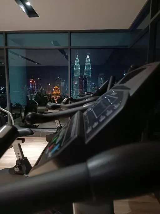 Cl 18A Modern Balcony Klcc View Infinity Pool Apartment Kuala Lumpur