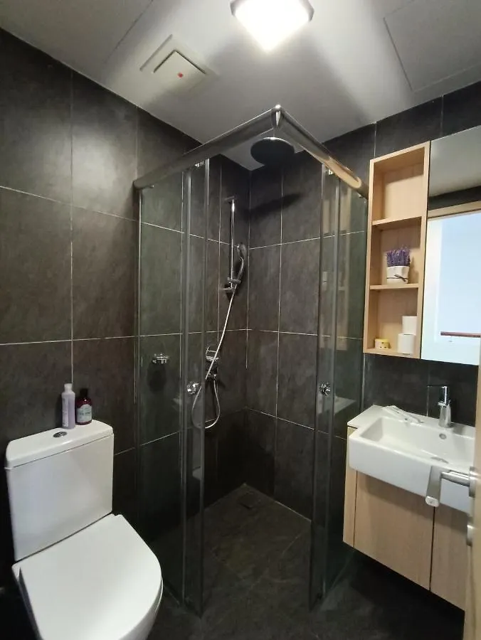 Cl 18A Modern Balcony Klcc View Infinity Pool Apartment Kuala Lumpur