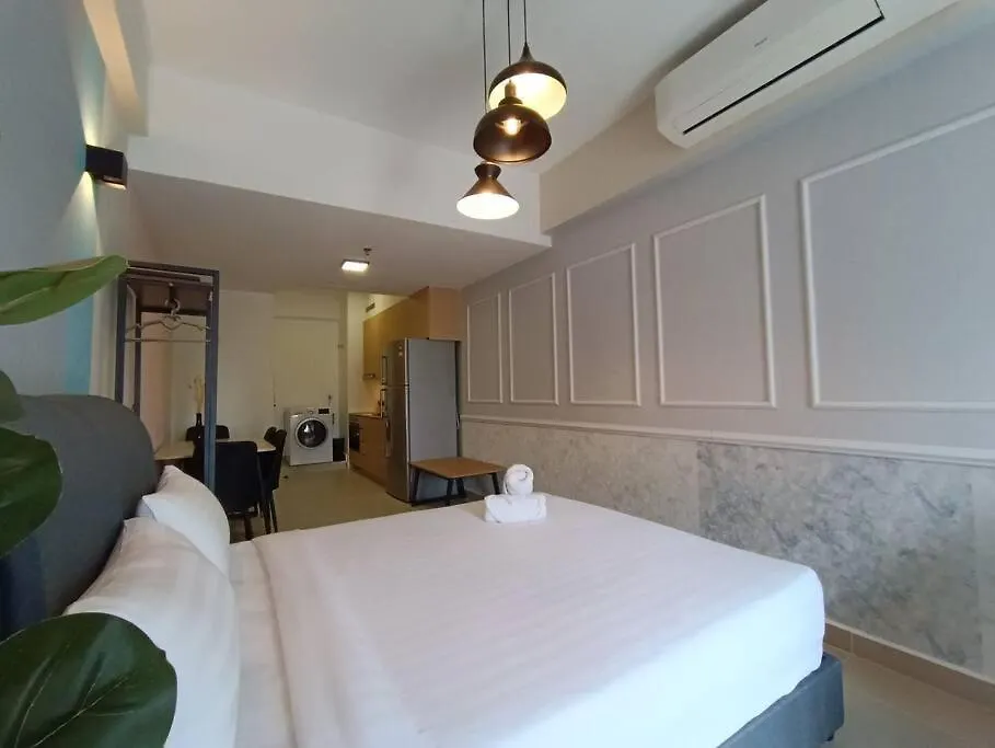 Cl 18A Modern Balcony Klcc View Infinity Pool Apartment Kuala Lumpur