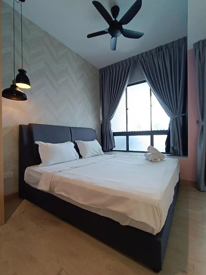 Cl 18A Modern Balcony Klcc View Infinity Pool Apartment Kuala Lumpur