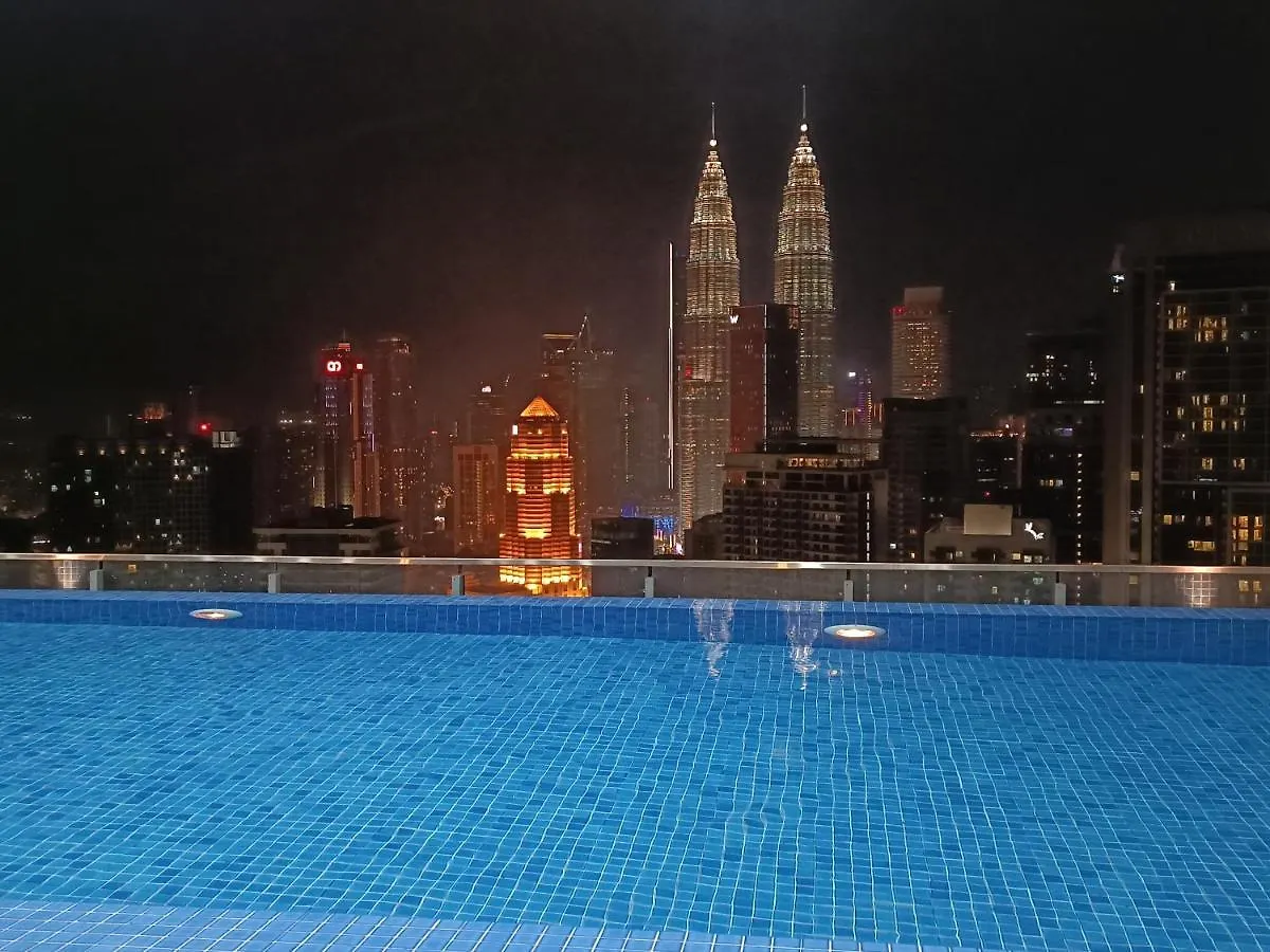 Cl 18A Modern Balcony Klcc View Infinity Pool Apartment Kuala Lumpur