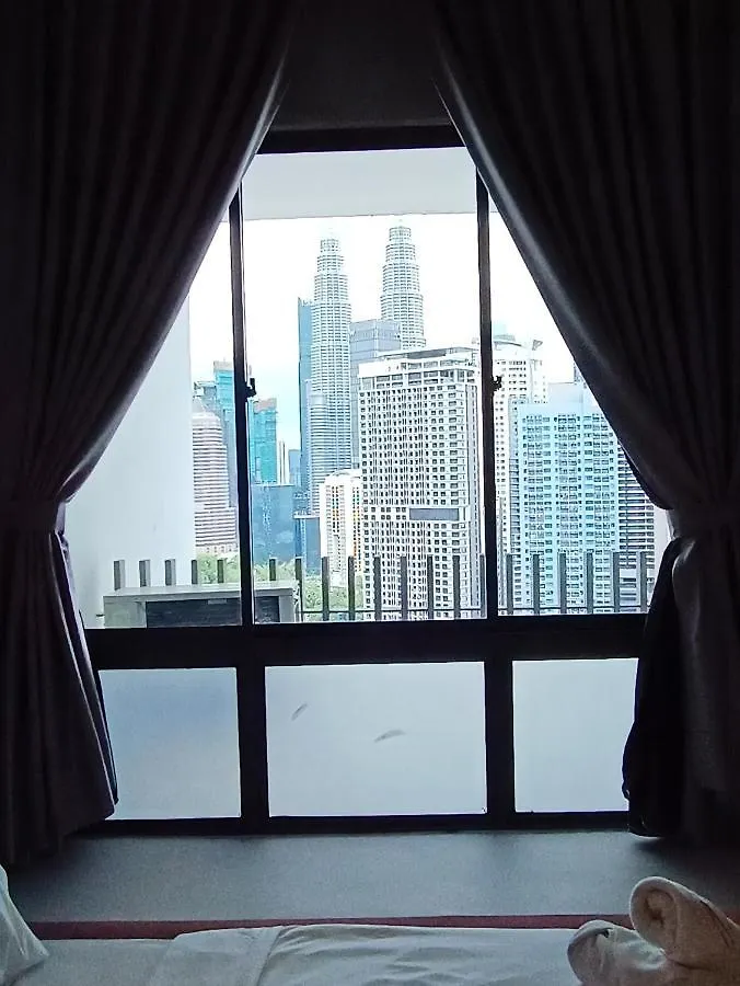 Cl 18A Modern Balcony Klcc View Infinity Pool Apartment Kuala Lumpur