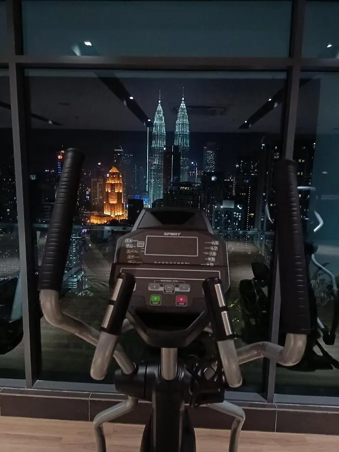Cl 18A Modern Balcony Klcc View Infinity Pool Apartment Kuala Lumpur