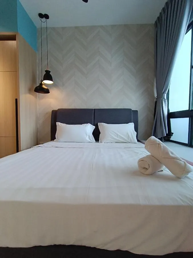 Cl 18A Modern Balcony Klcc View Infinity Pool Apartment Kuala Lumpur